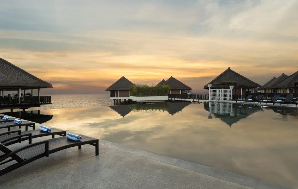 sepang-goldcoast-resort-infinity-pool-sunset-view-barakah-homes